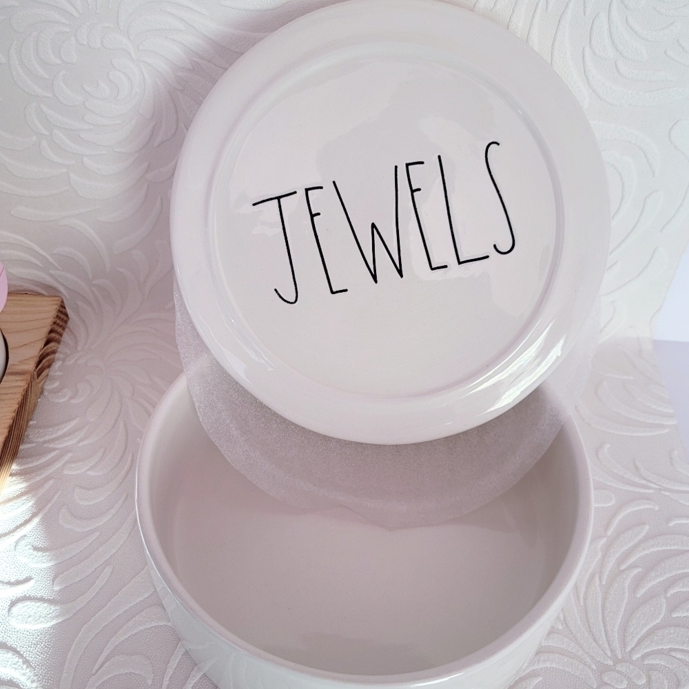 Rae Dunn Jewel Container 30$